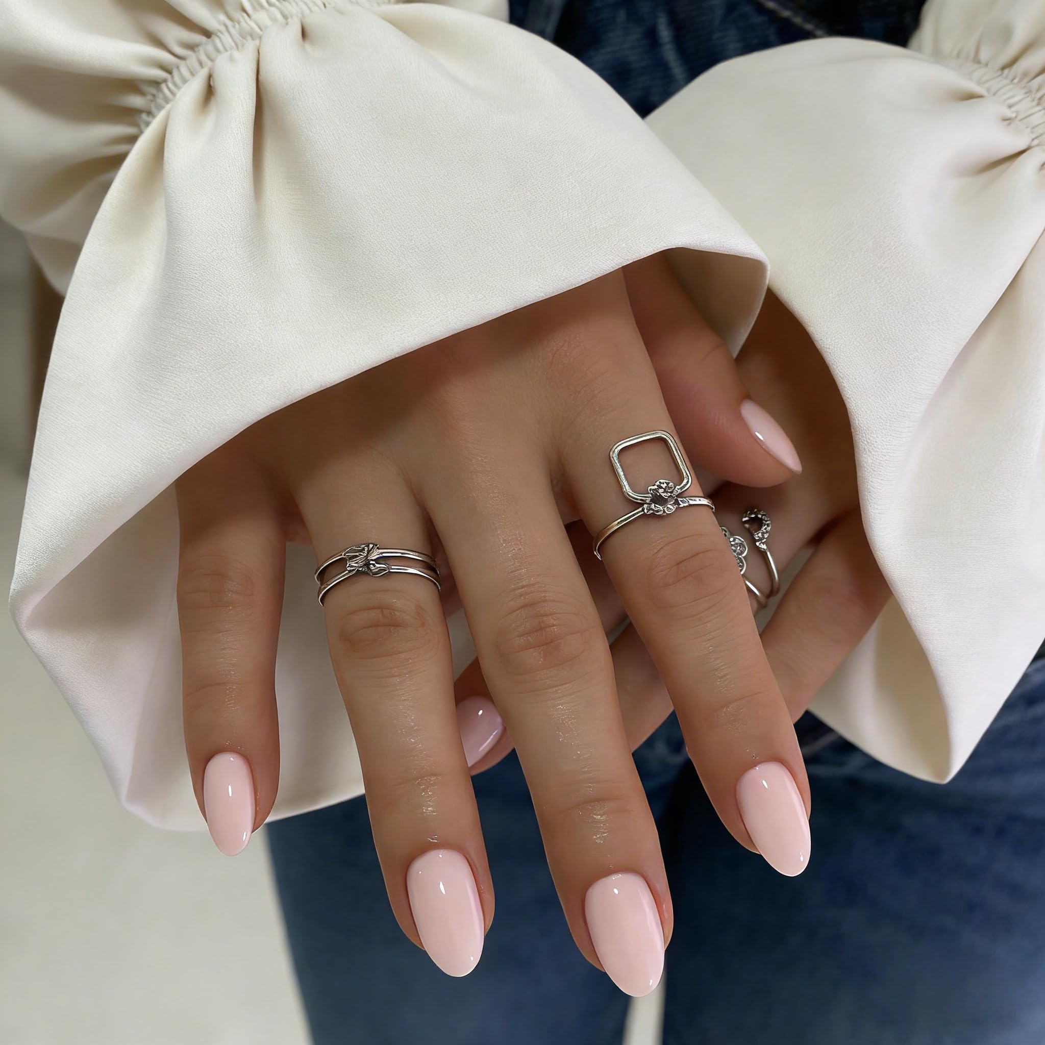KQueenest close-up of glossy nail surface highlighting salon-like finish