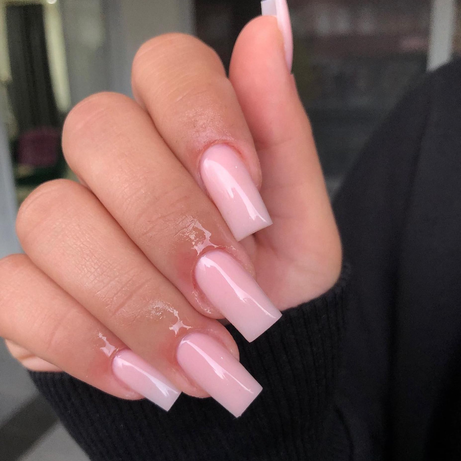 KQueenest glossy gel texture close-up highlighting smooth durable finish