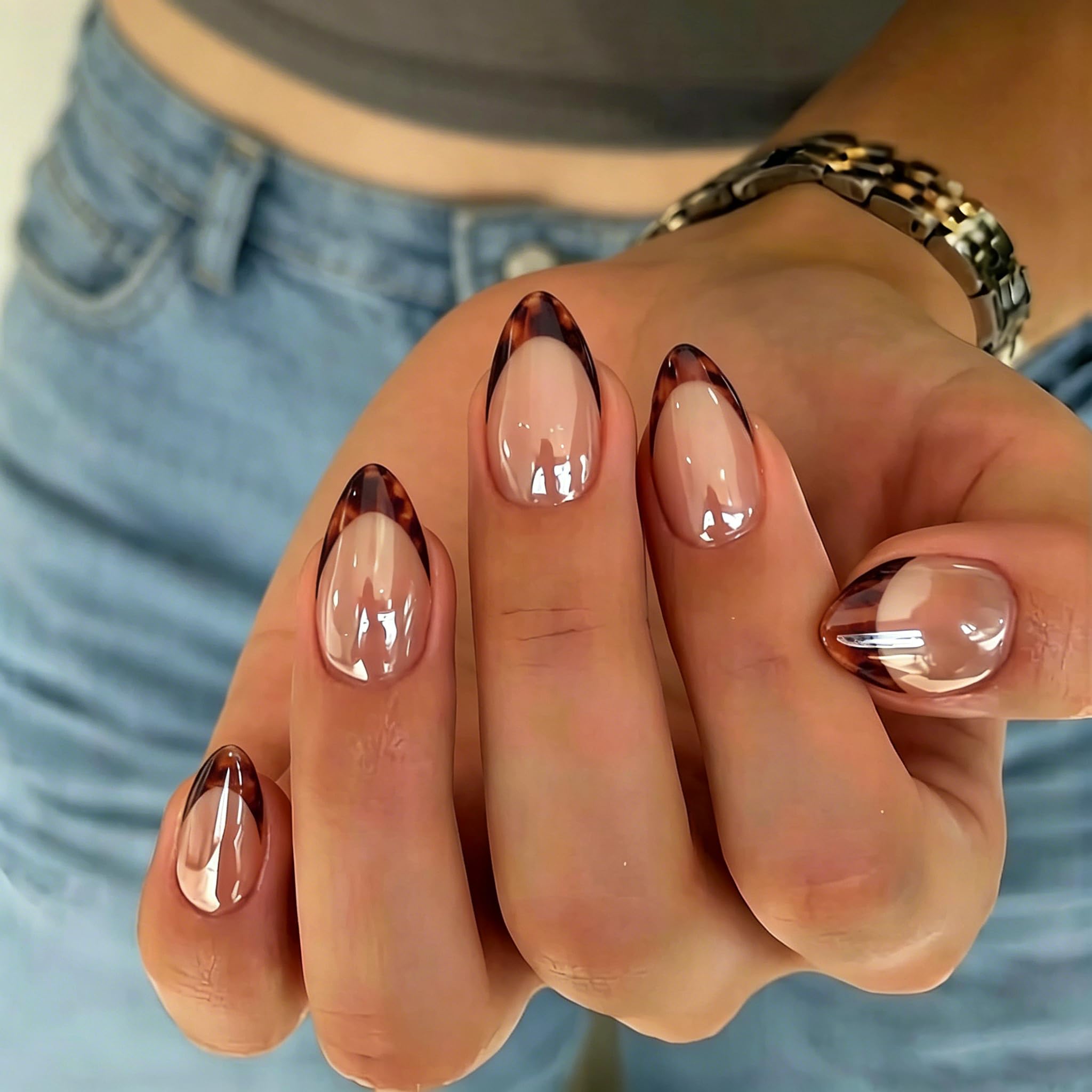 KQueenest close-up of mirror-effect French tip highlighting high-shine finish