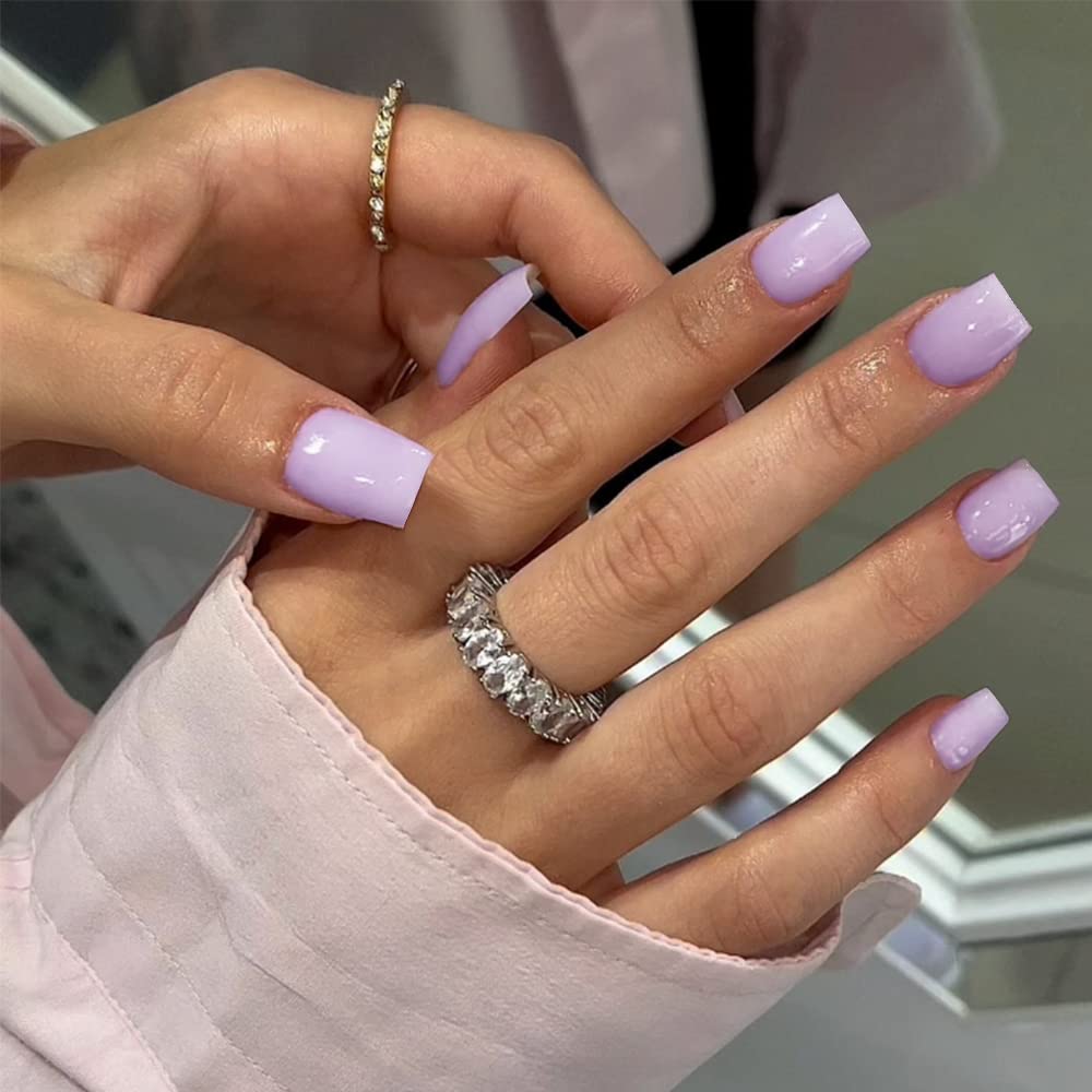 KQueenest close-up of nail surface texture highlighting smooth gel-like finish