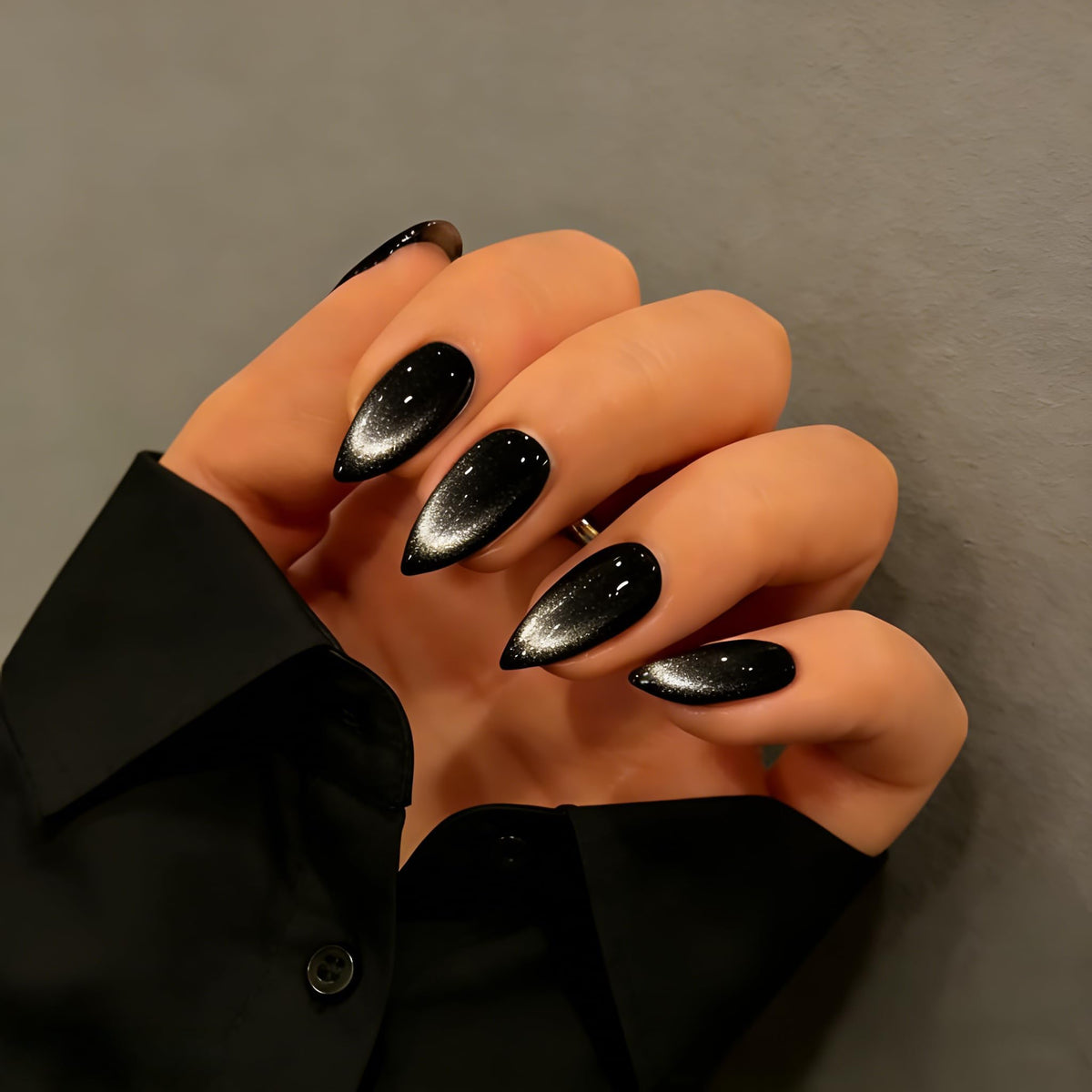 KQueenest front packaging showing black cat-eye press-on nails and benefits