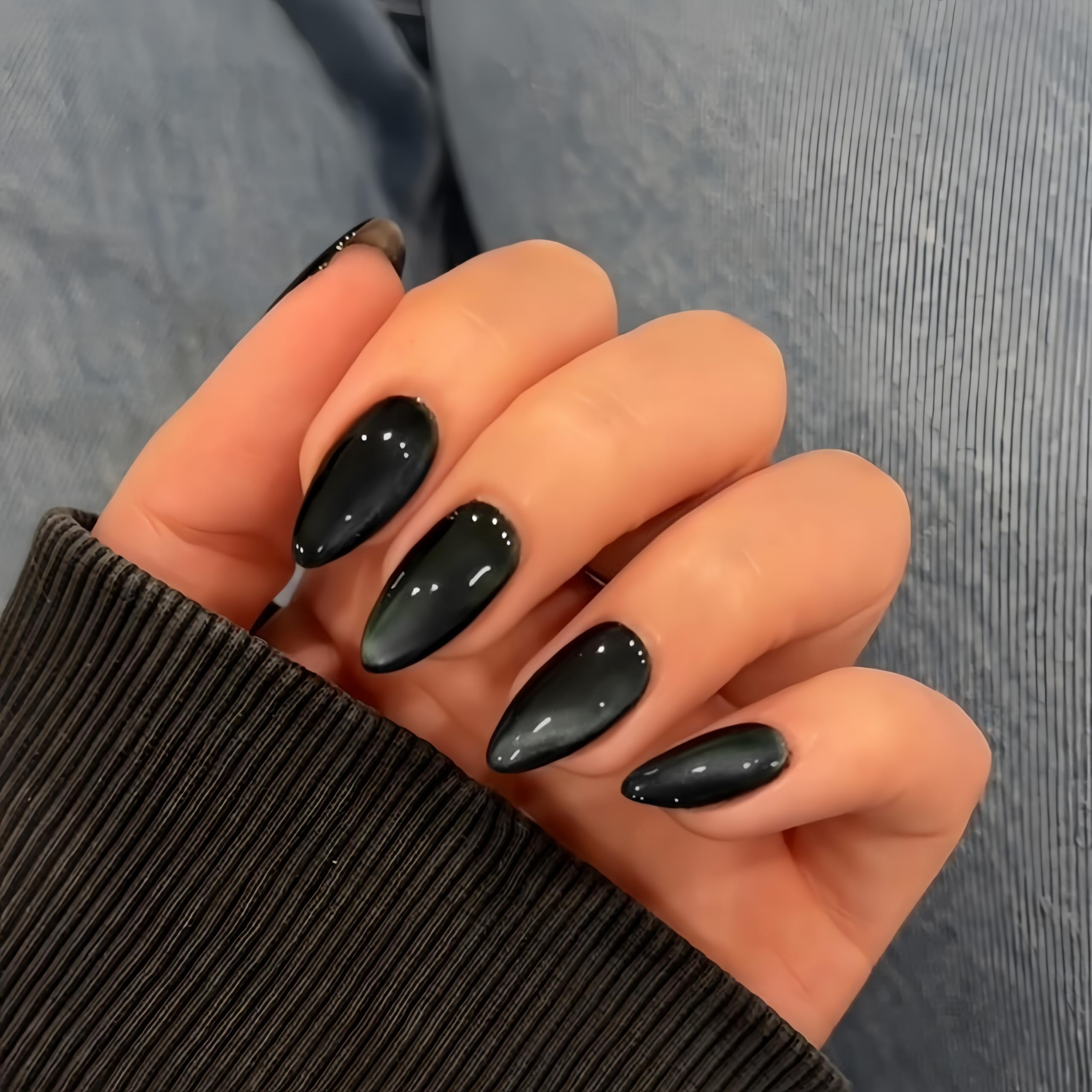 KQueenest front packaging showing 30-piece black cat eye press-on nails with quick application benefit