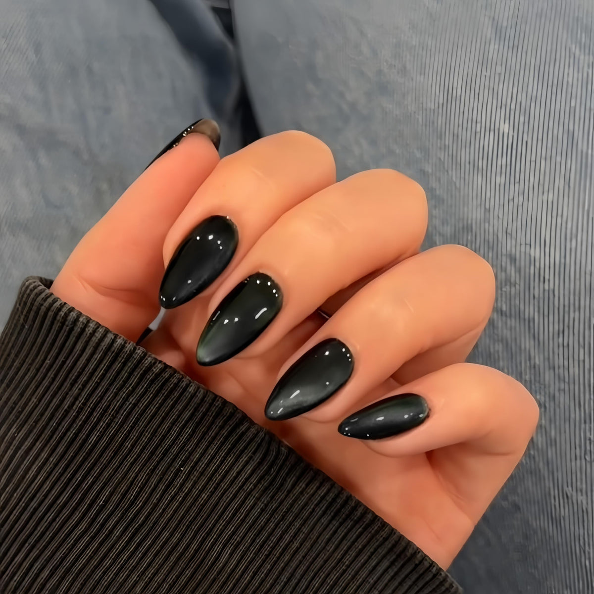 KQueenest front packaging showing 30-piece black cat eye press-on nails with quick application benefit