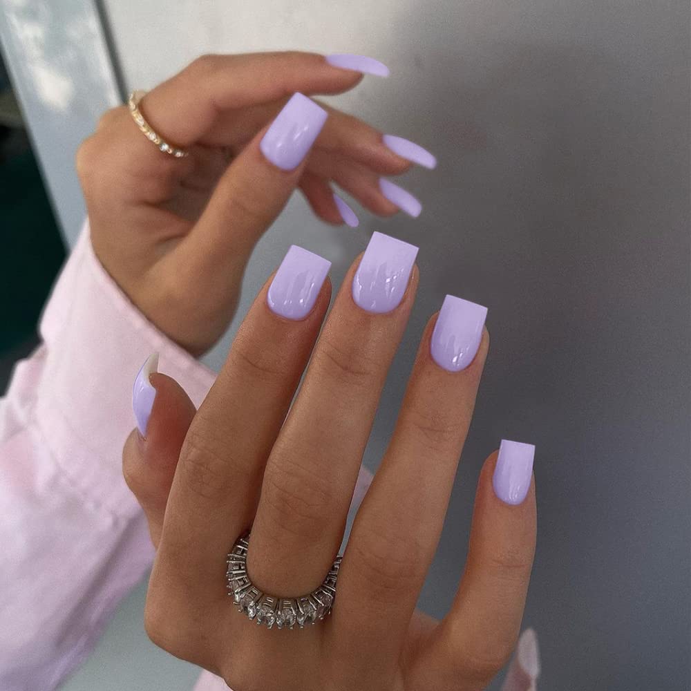 KQueenest front packaging showing lilac nails and included tools for quick application