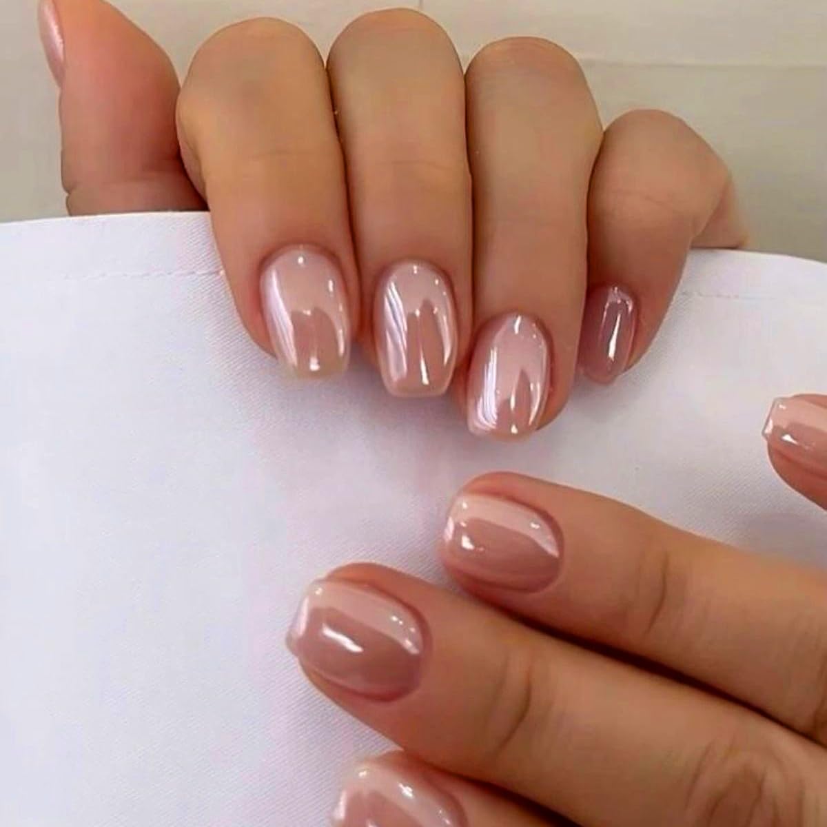 KQueenest front packaging showing nude chrome set and quick polish benefit