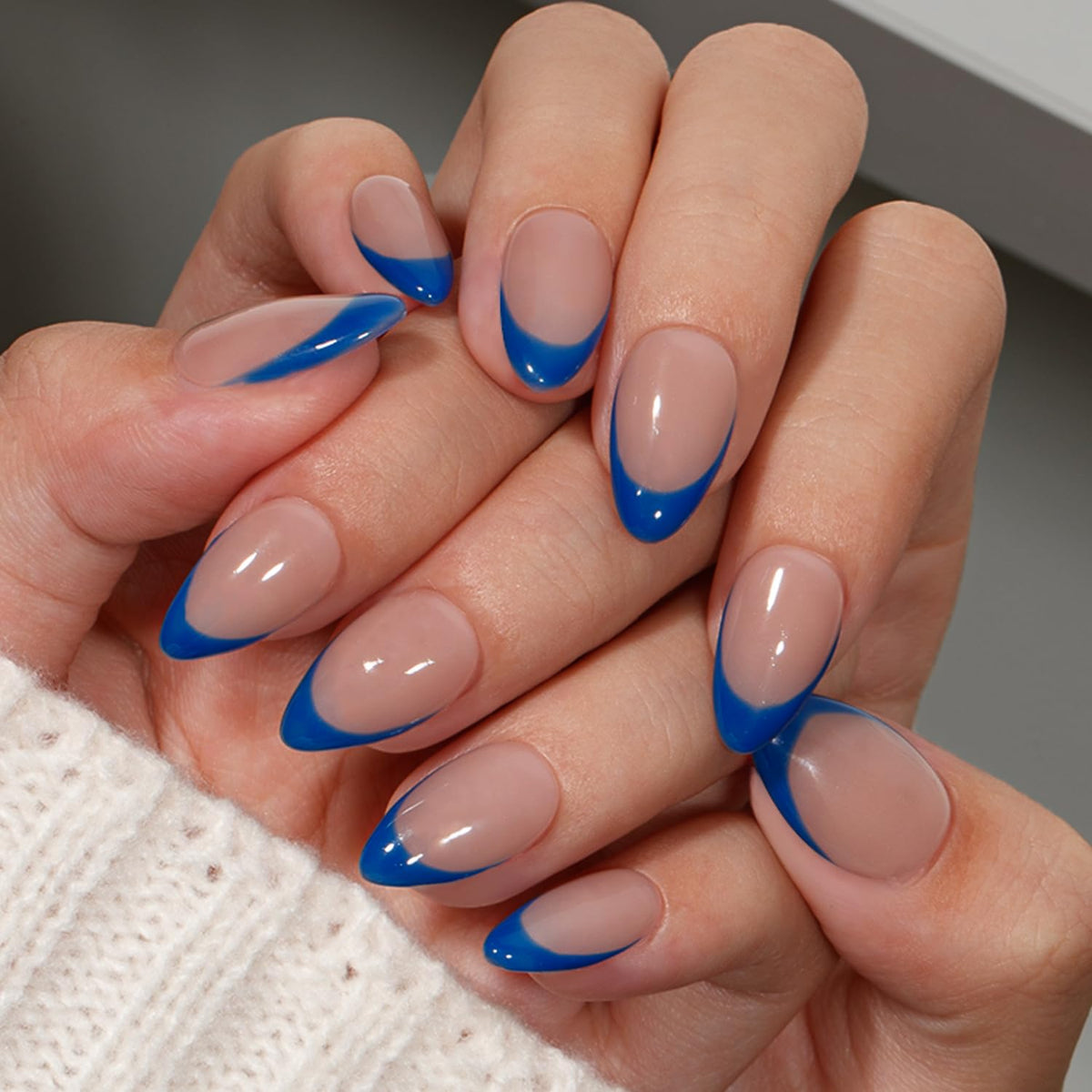 KQueenest front packaging showing navy French tip set and included tools for quick use
