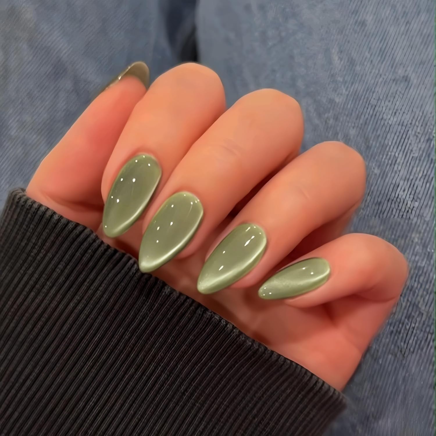 KQueenest front packaging showing sage green nails and glossy finish benefits