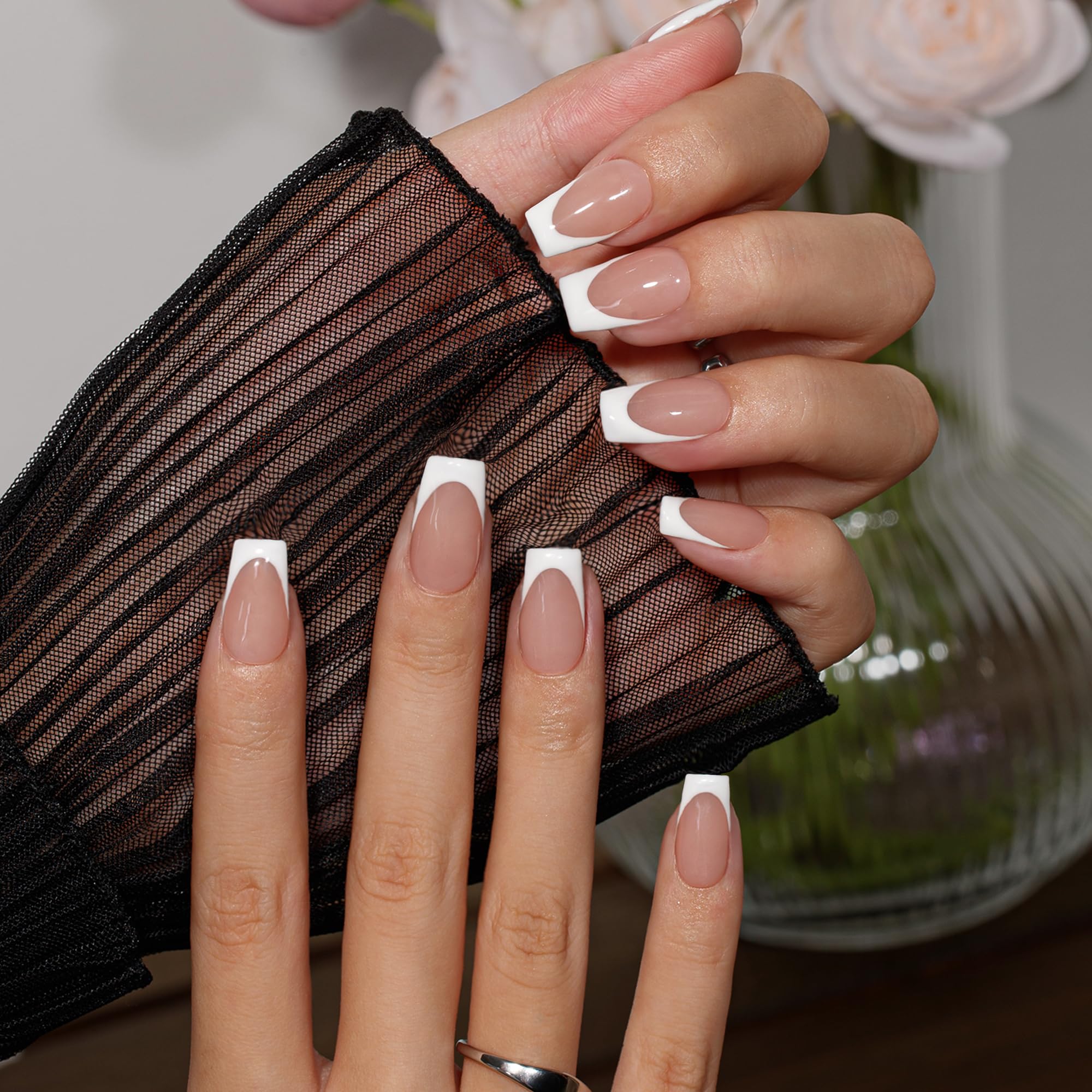 KQueenest front packaging showing white French tip set and benefits
