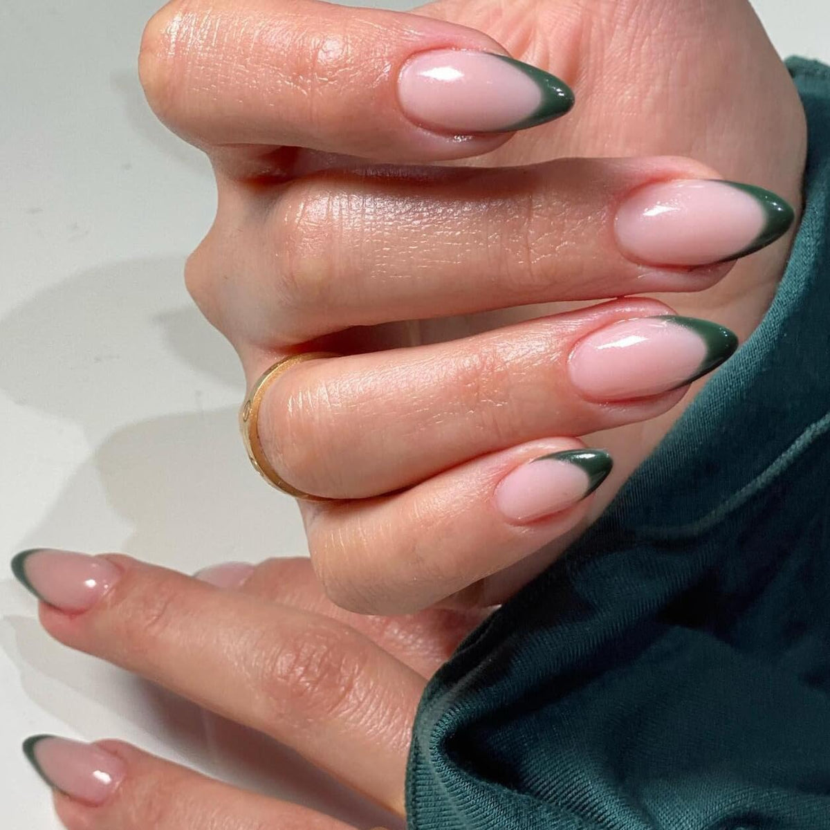 KQueenest front packaging showing nude base and dark green tips, easy-at-home benefit