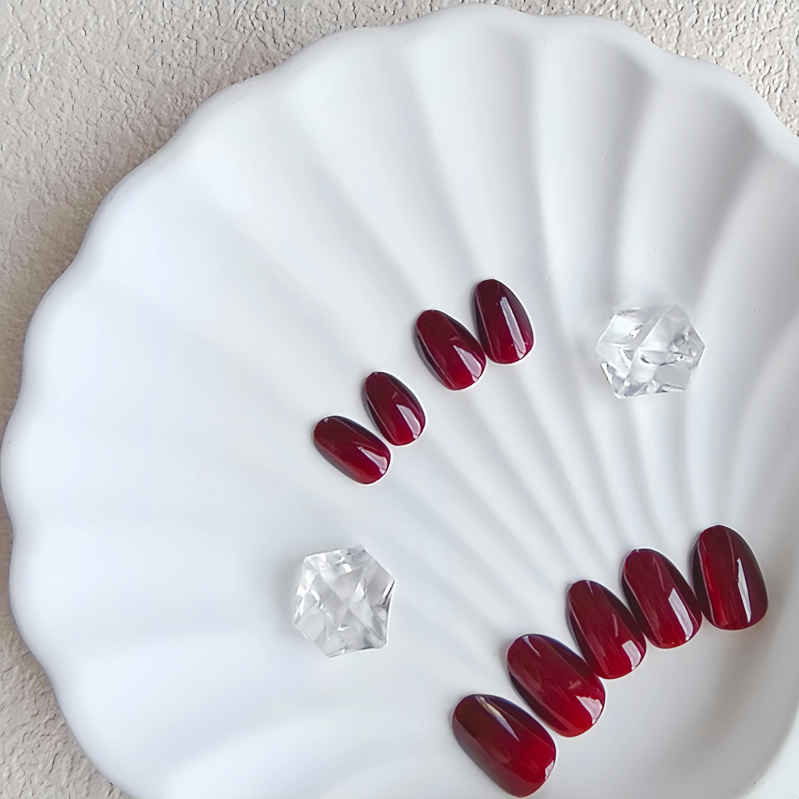 KQueenest glossy topcoat detail emphasizing long-lasting shine and color protection benefit