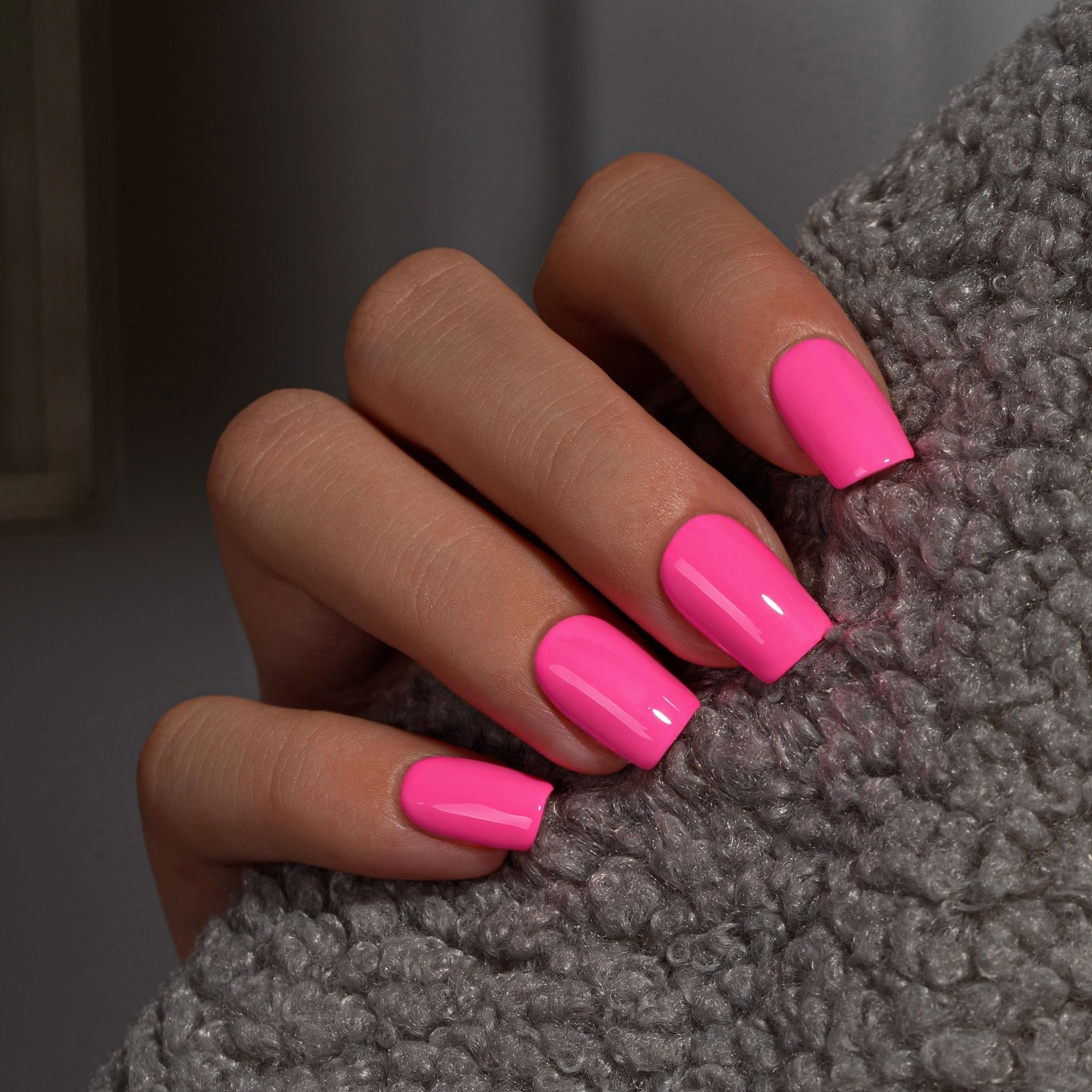 KQueenest front packaging showing hot pink press-on nails and kit benefits