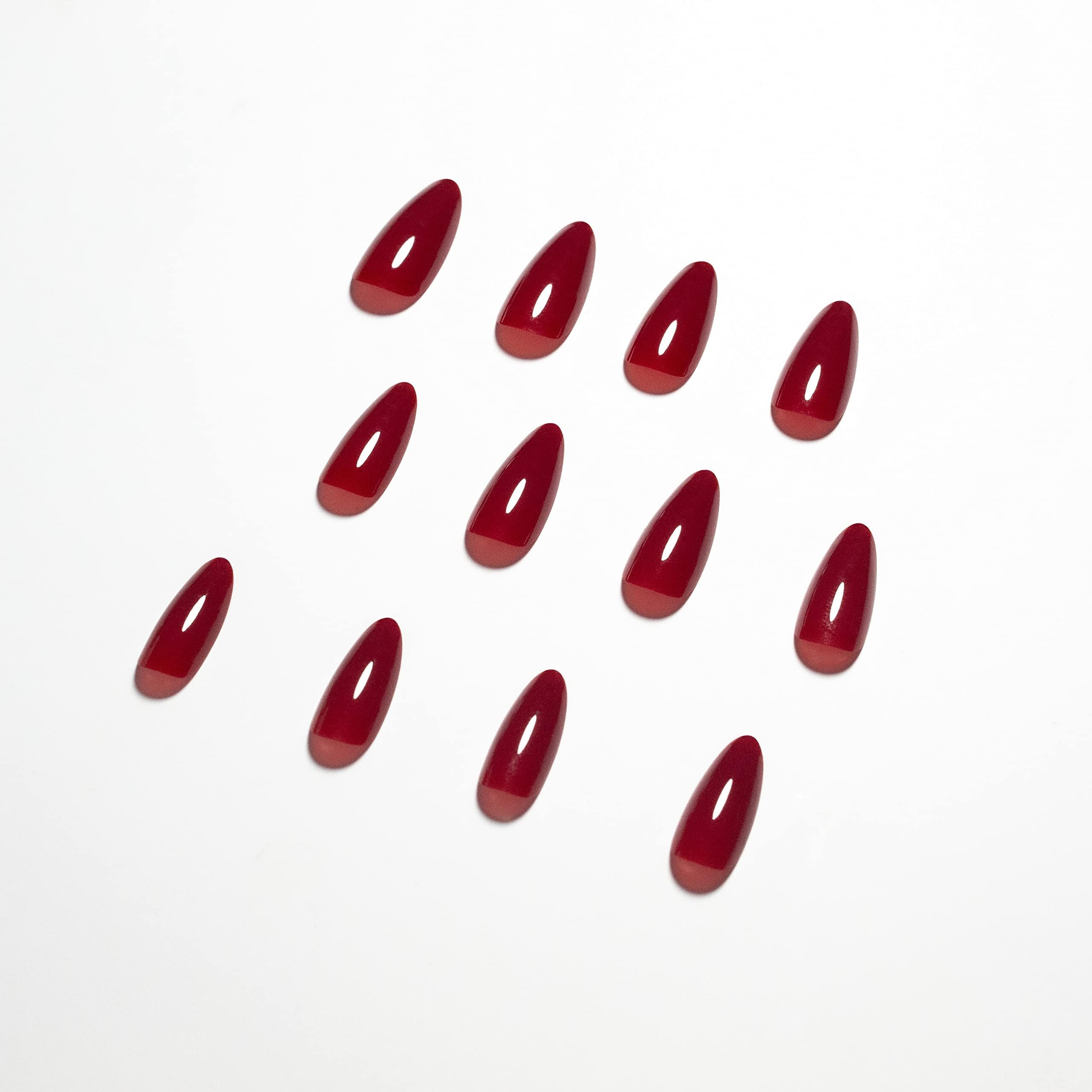 KQueenest on a hand model demonstrating instant salon look and easy wear benefit
