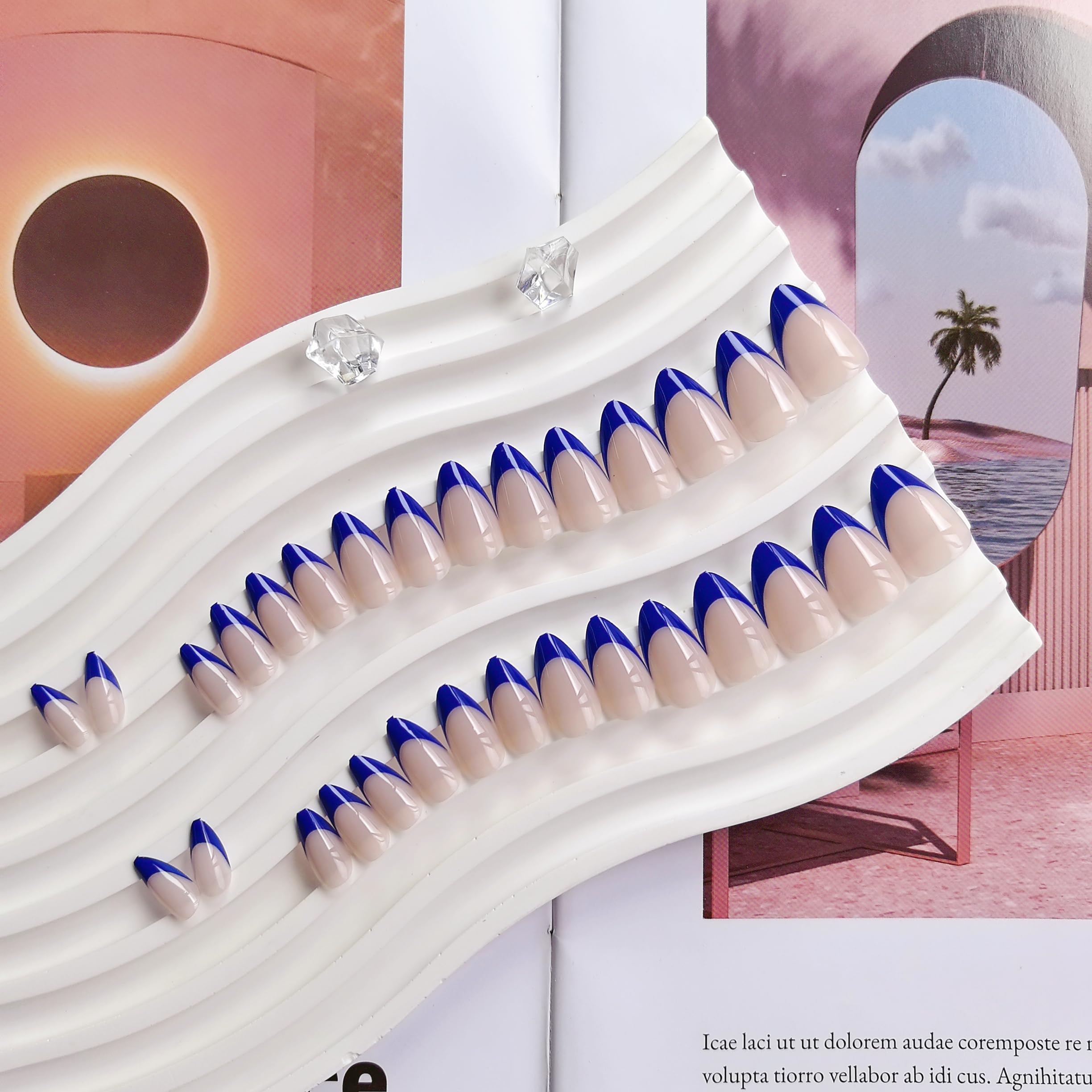 KQueenest nail size layout with 15 sizes to ensure a precise fit for each finger