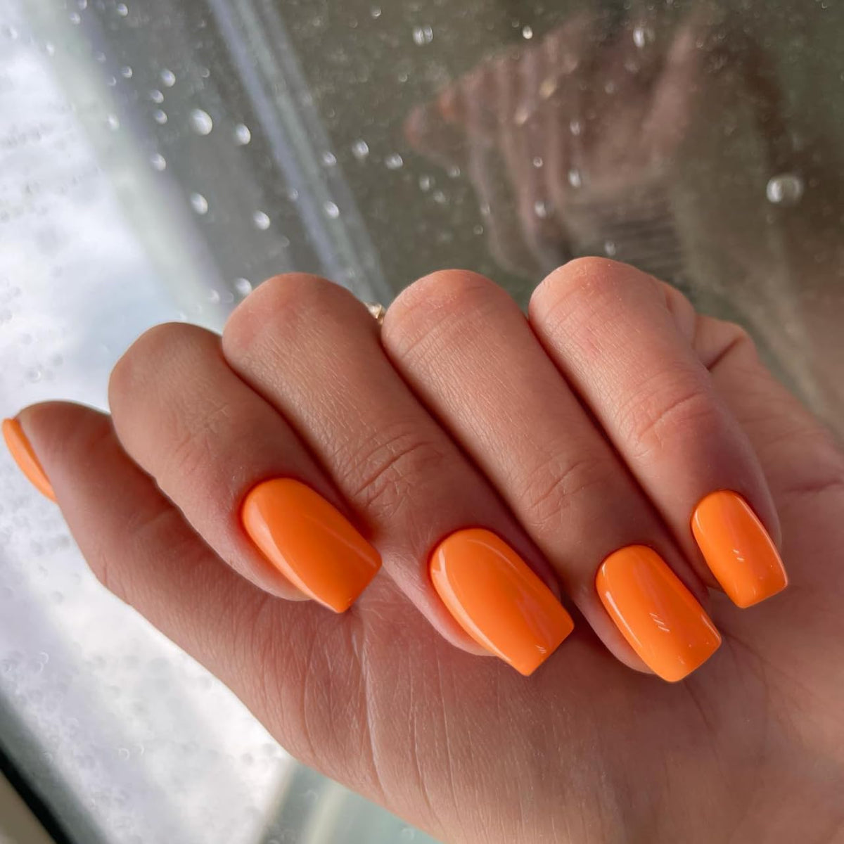 KQueenest front packaging showing 24-piece orange press-on set and quick application benefit