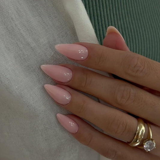 KQueenest single nail close-up showing almond shape and smooth finish benefit