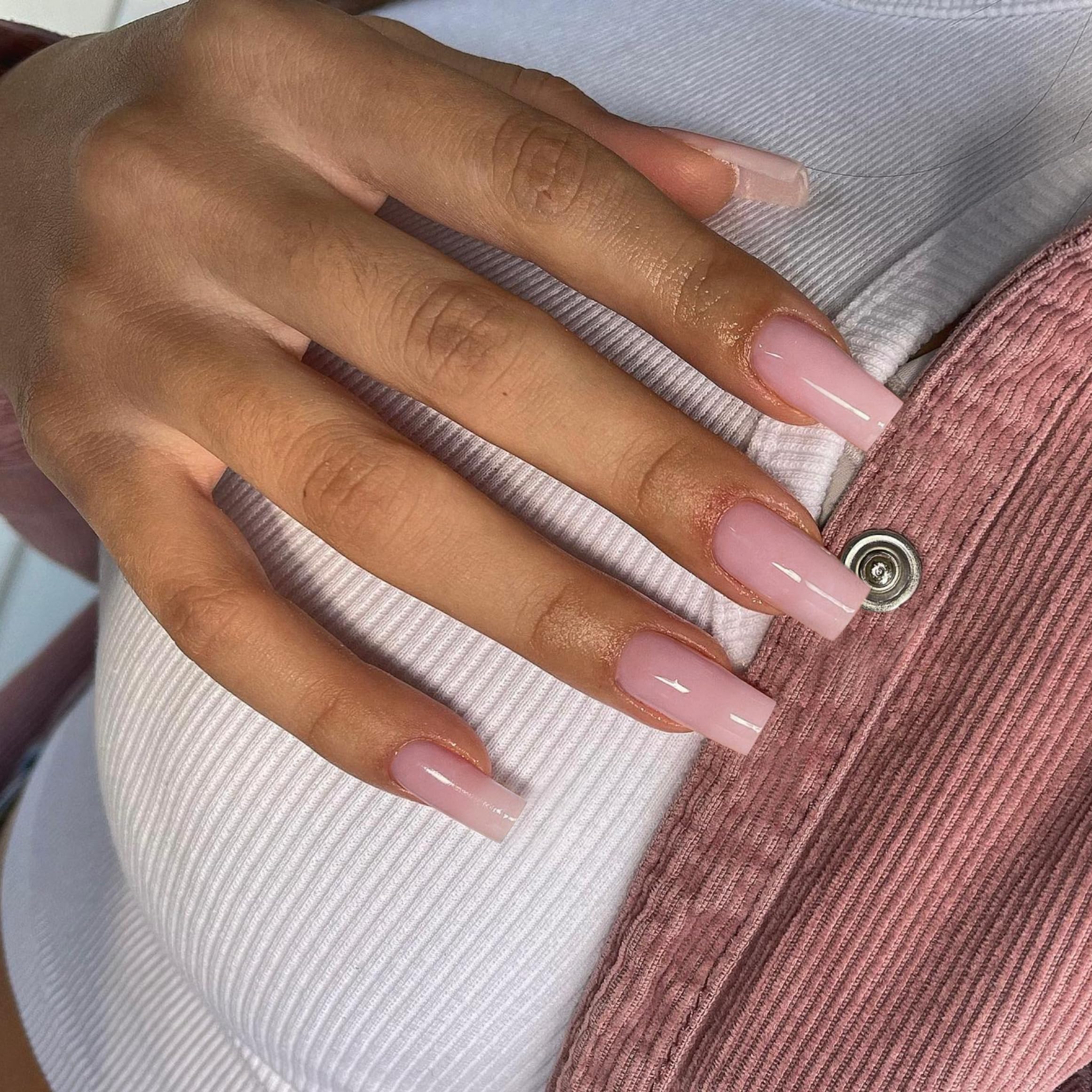KQueenest tray displaying varied nail sizes for accurate fitting and choice