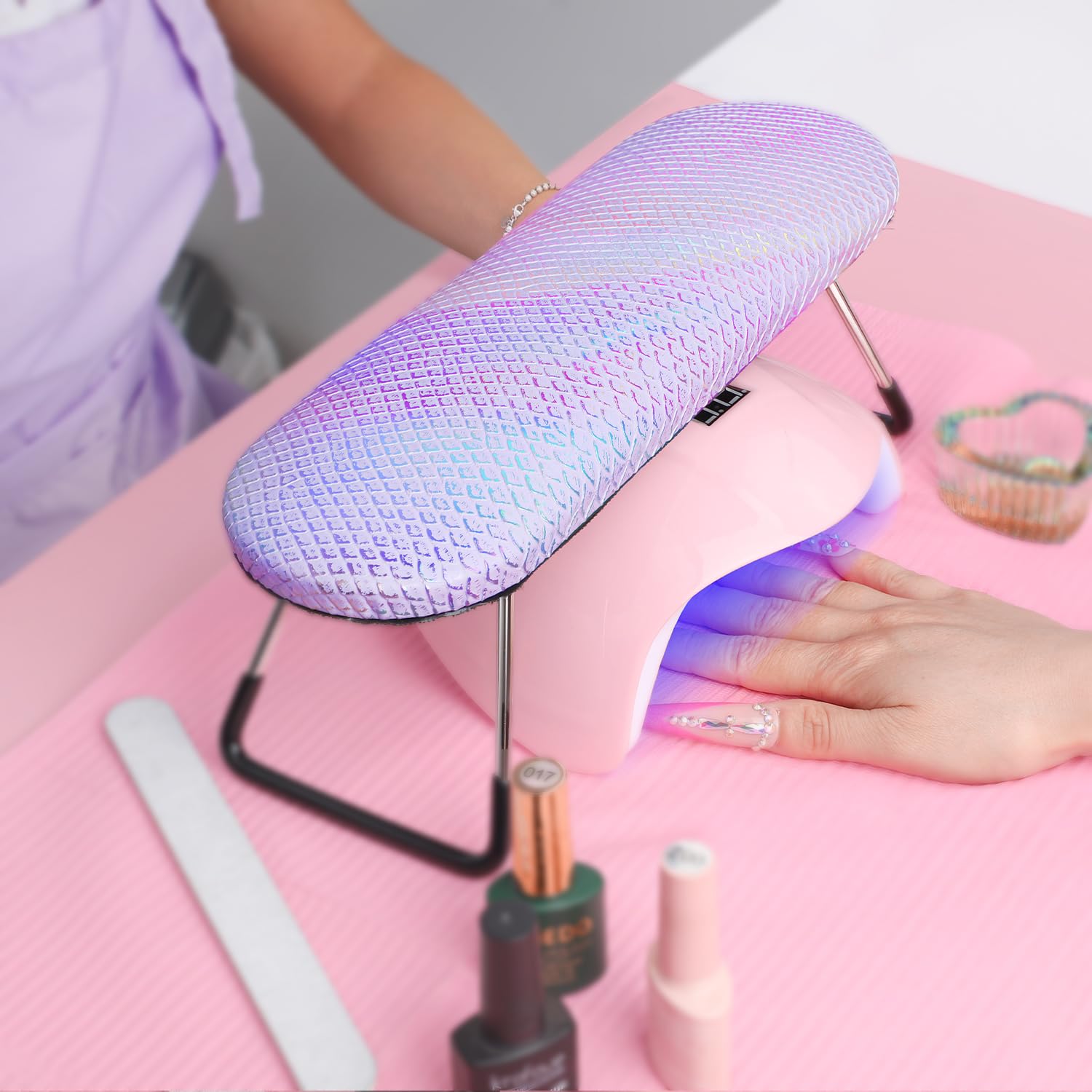 krofaue size comparison with hand showing ergonomic height and precise control