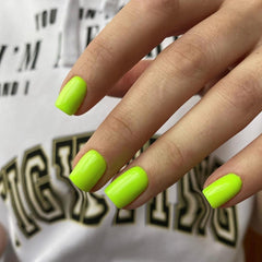 KXAMELIE close-up of glossy gel-like surface highlighting smooth shine and chip resistance