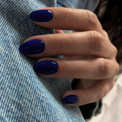 KXAMELIE close-up of gel texture highlighting glossy finish and chip resistance