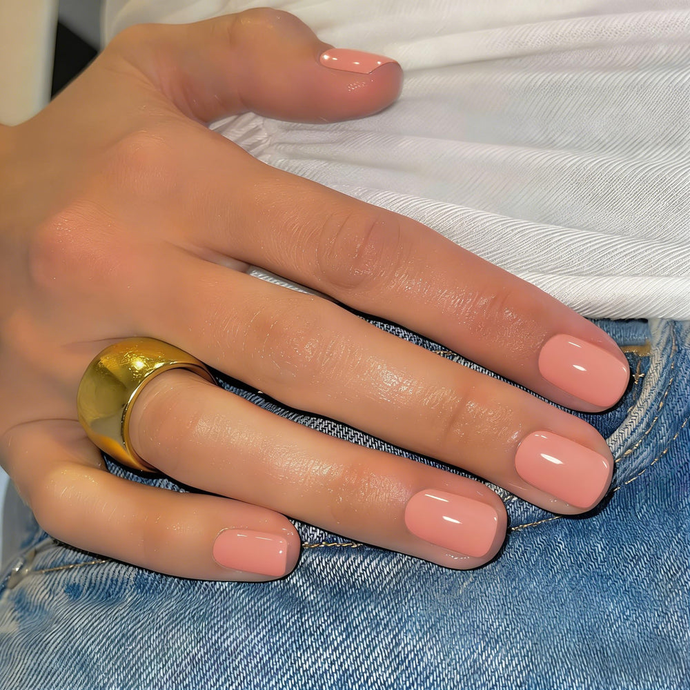 KXAMELIE close-up of glossy nail surface highlighting durable salon shine