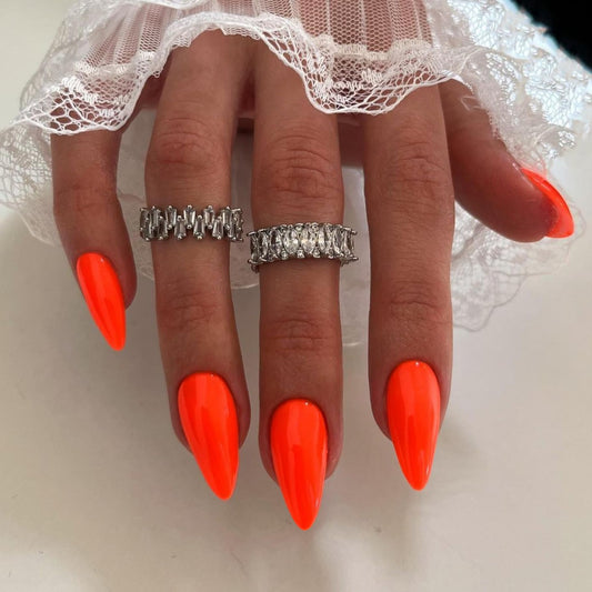 KXAMELIE front packaging showing orange almond nails and kit contents for easy styling