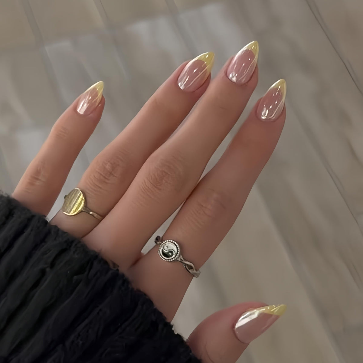 KXAMELIE front packaging showing pastel yellow French tips and benefits