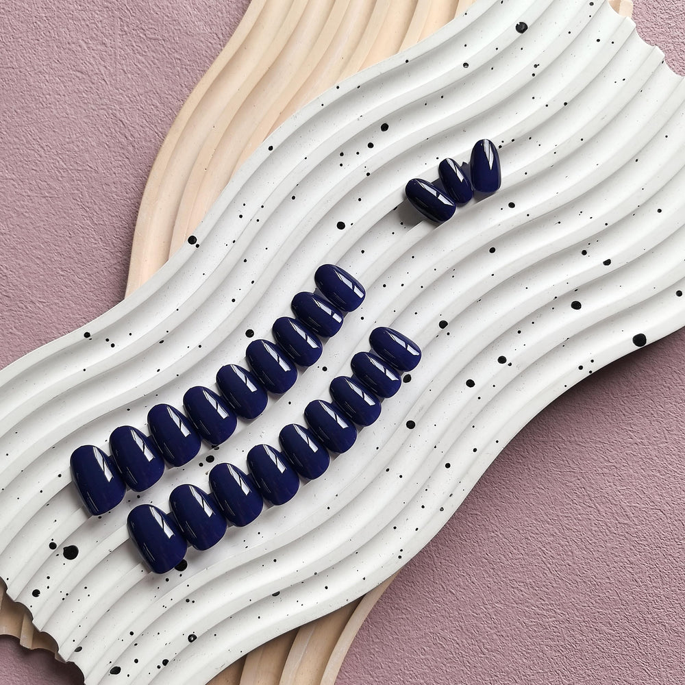 KXAMELIE nails in use while typing to show durability and everyday practicality