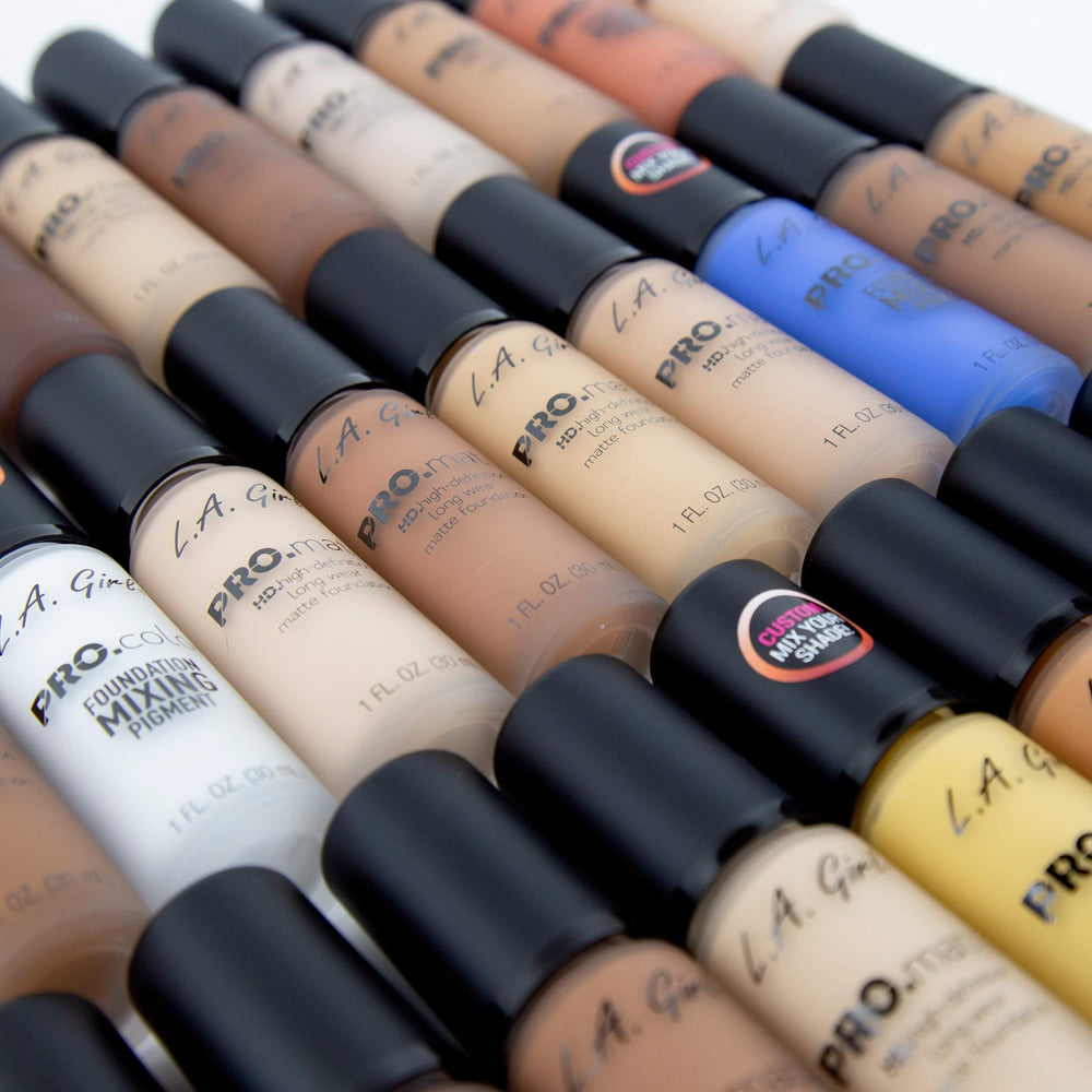 L.A. Girl mixing pigment in a pro kit with tools showing professional readiness