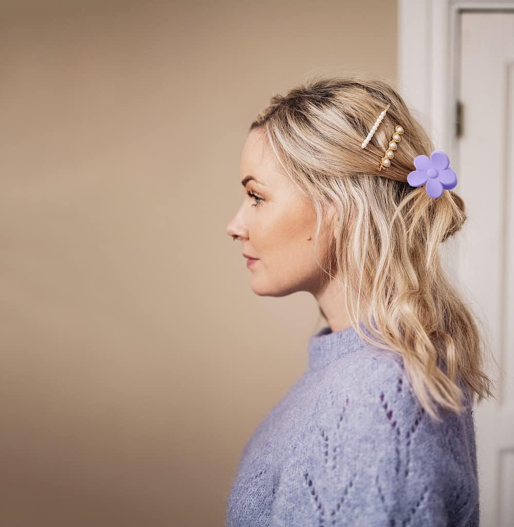 La Jolie Jasmin clip securing a half-up hairstyle for a neat, decorative hold