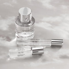 Lake & Skye oil texture close-up highlighting smooth non-greasy finish