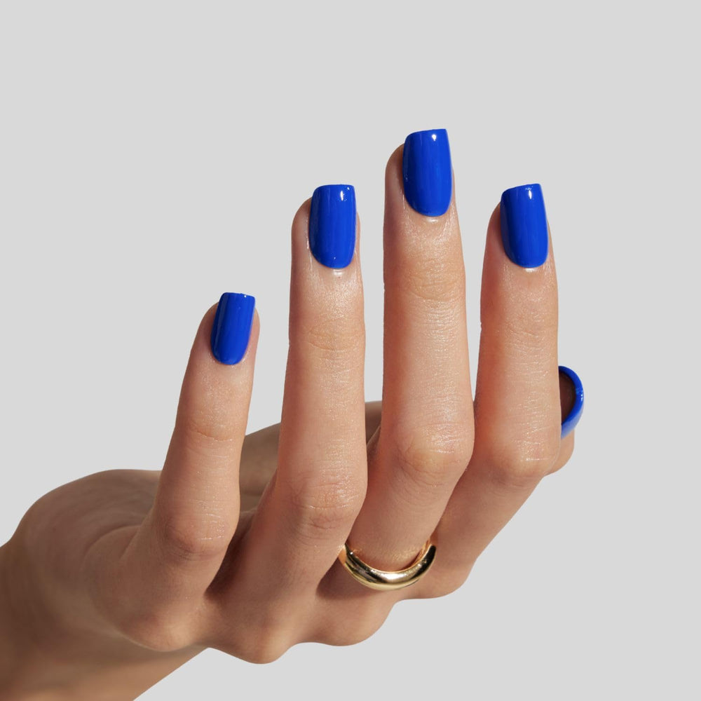 LAMIMOSA front packaging showing Majorelle blue nails and kit contents, easy salon look