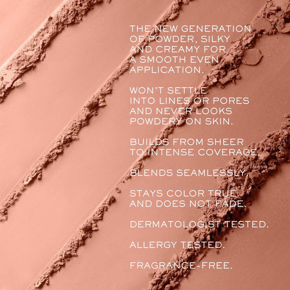 Lancôme close-up of ultra-fine powder texture for smooth, blendable finish