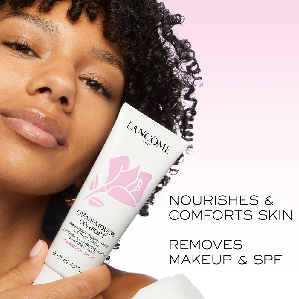 Lancôme foam in hand demonstrating gentle lather and effective makeup removal
