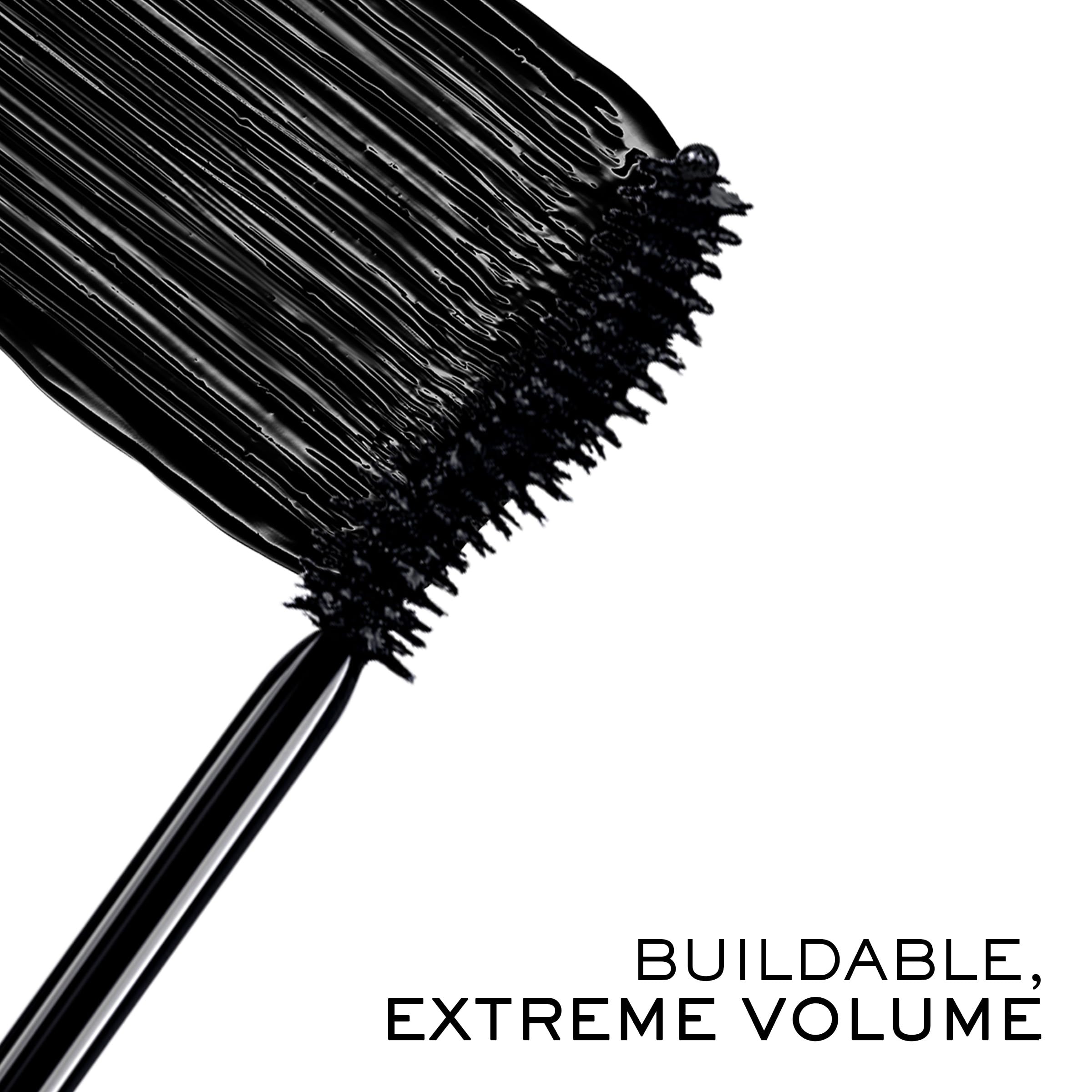 Lancôme Hypnôse Drama brush close-up coats lashes evenly for volume