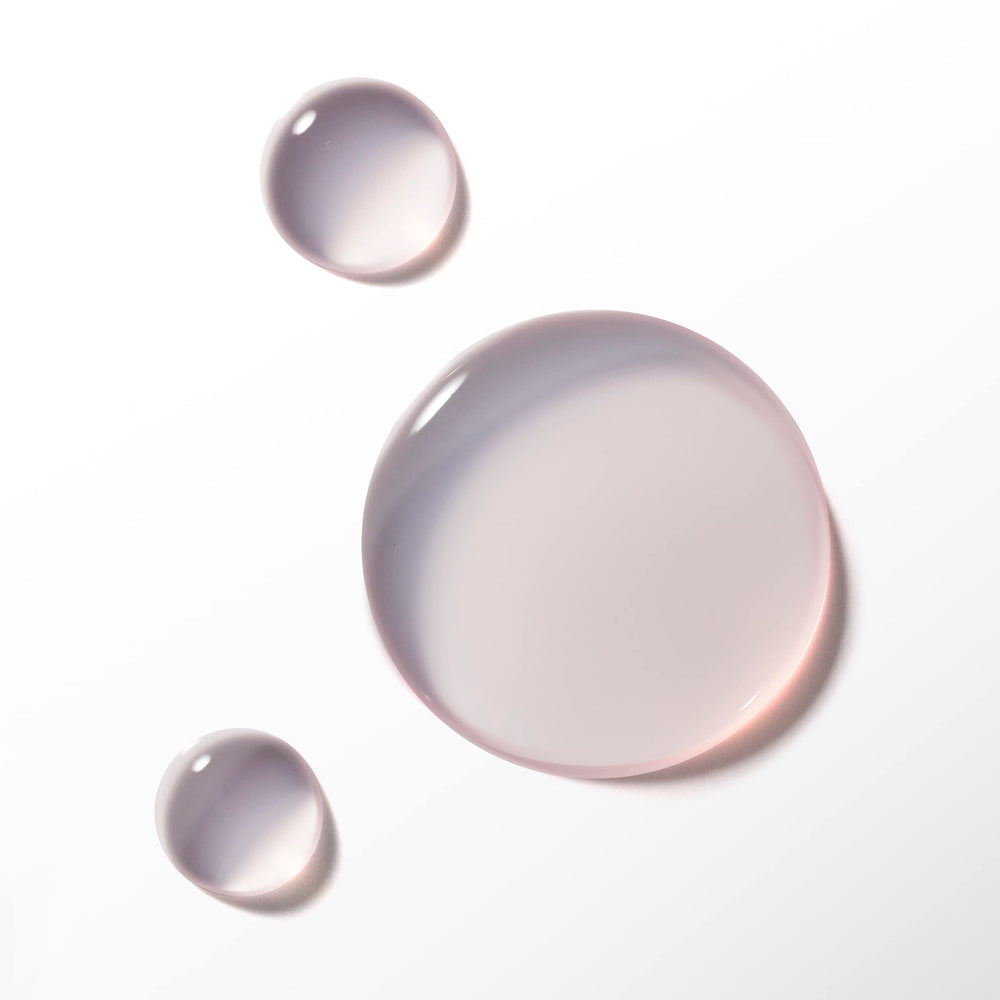 Lancôme La Vie Est Belle gel texture close-up showing creamy foam and gentle conditioning feel