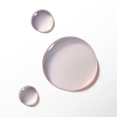 Lancôme La Vie Est Belle gel texture close-up showing creamy foam and gentle conditioning feel
