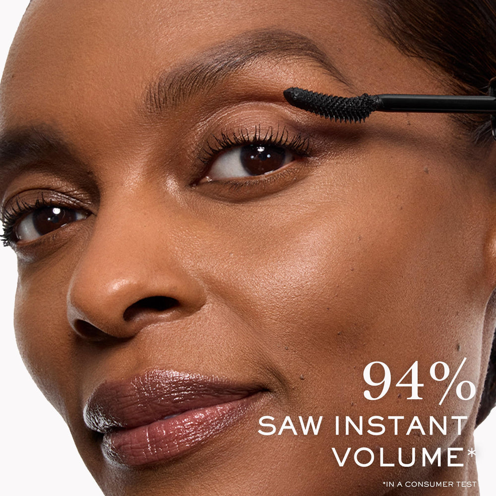 Lancôme Lash Idôle tube and wand flatlay highlighting brush design and finish