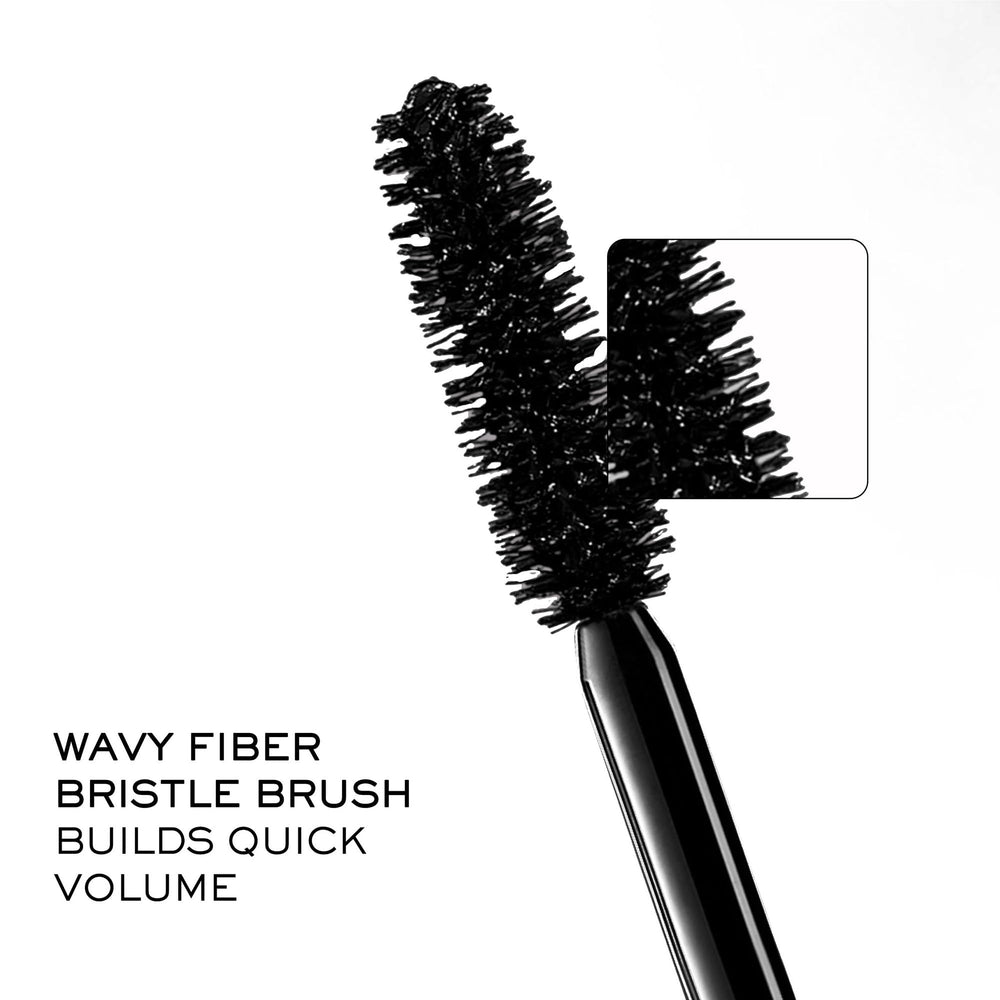 Lancôme Monsieur Big applied on model eyes displaying lifted, voluminous lashes for impact