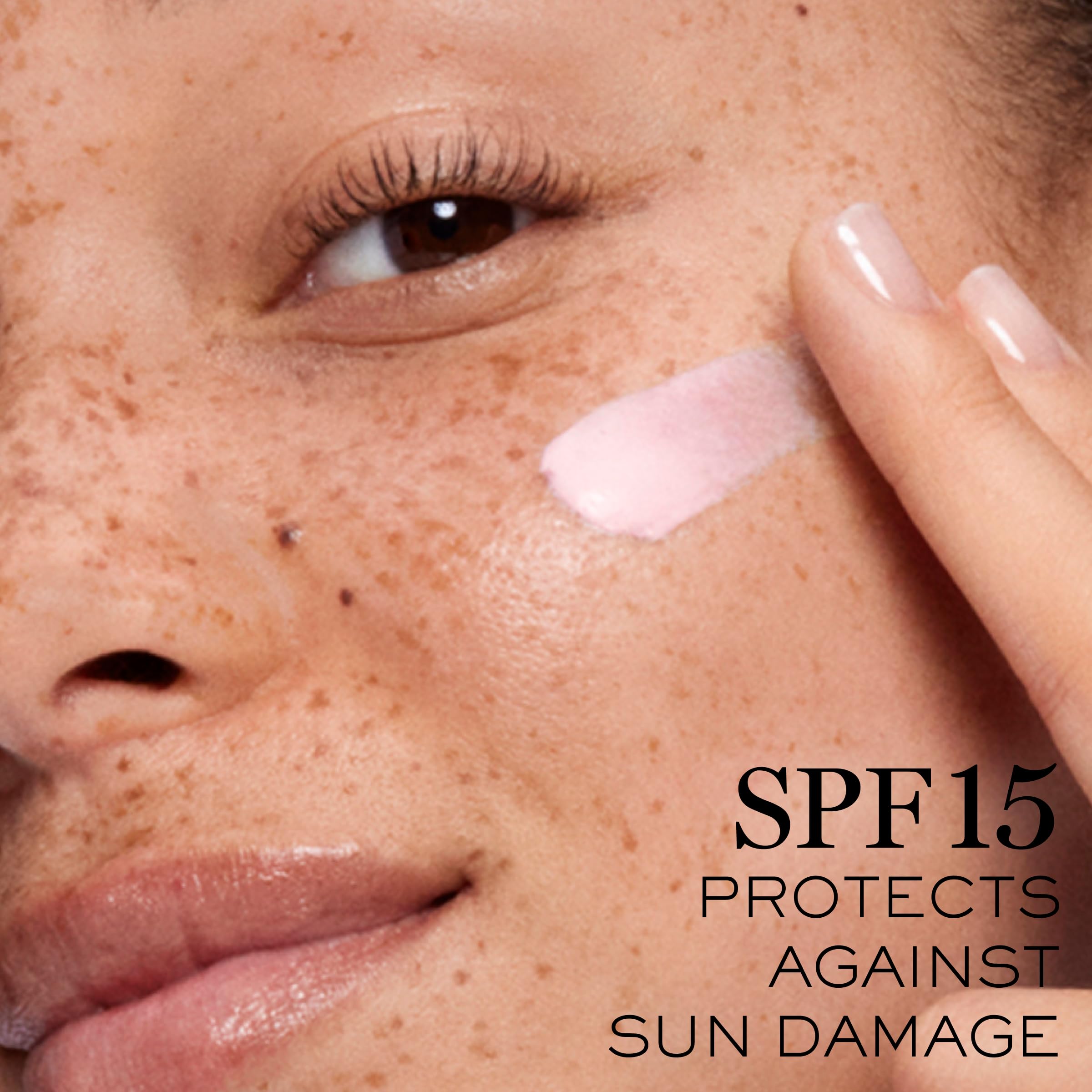 Lancôme Rénergie applied on hand illustrating fast absorption and hydrated finish