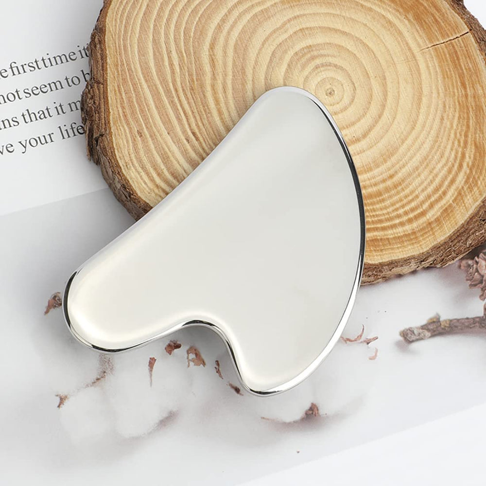 Lanfixilly roller gliding on forehead to reduce puffiness and refresh skin