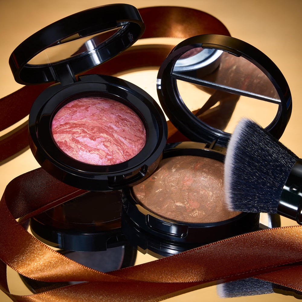 LAURA GELLER kabuki brush bristles detail for seamless blending benefit