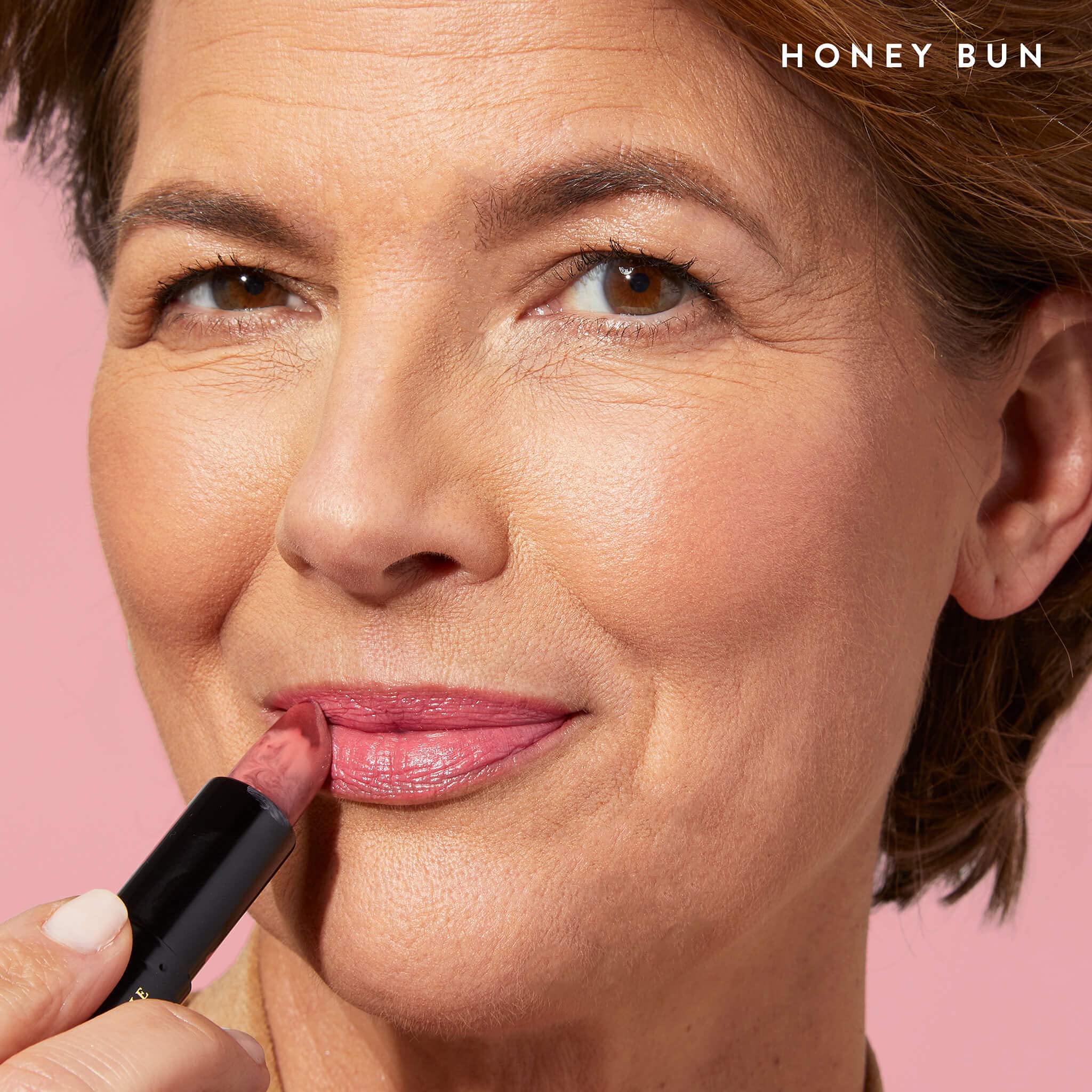 LAURA GELLER NEW YORK texture close-up demonstrating creamy glide and hydration