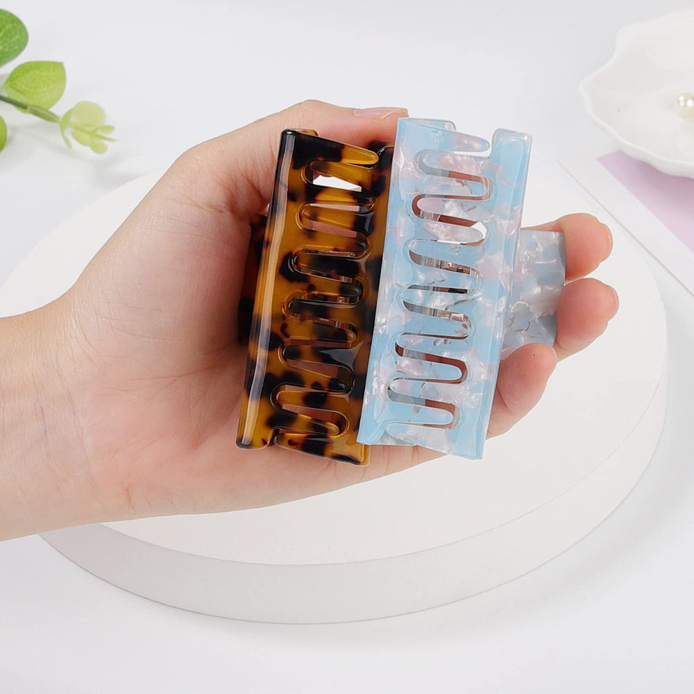 LAXIZAR clip held in hand for scale, showing compact size and lightweight design