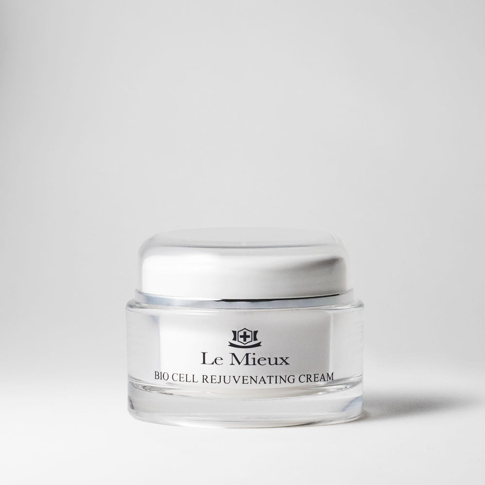 Le Mieux cream texture close-up emphasizing silky, moisturizing feel