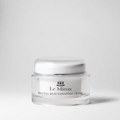 Le Mieux cream texture close-up emphasizing silky, moisturizing feel