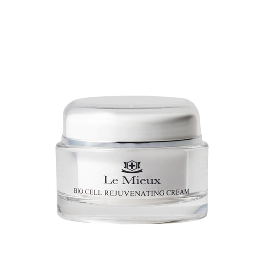 Le Mieux jar front showing packaging and lightweight hydration benefit