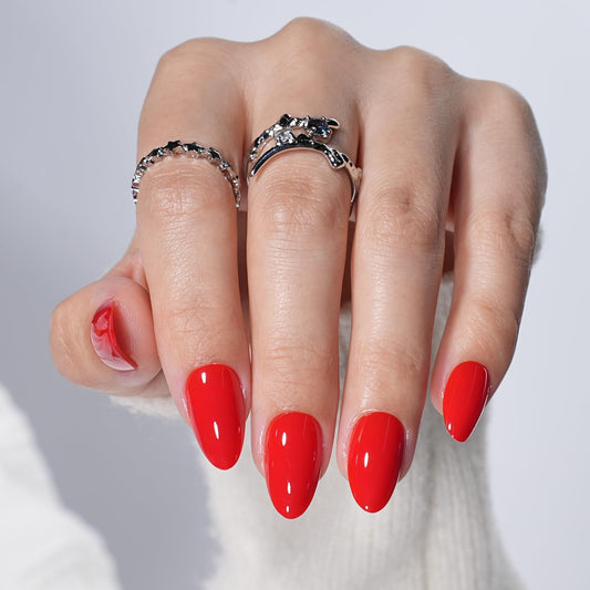 Leefrei front packaging showing Cherry Heat set and included tools for quick mani