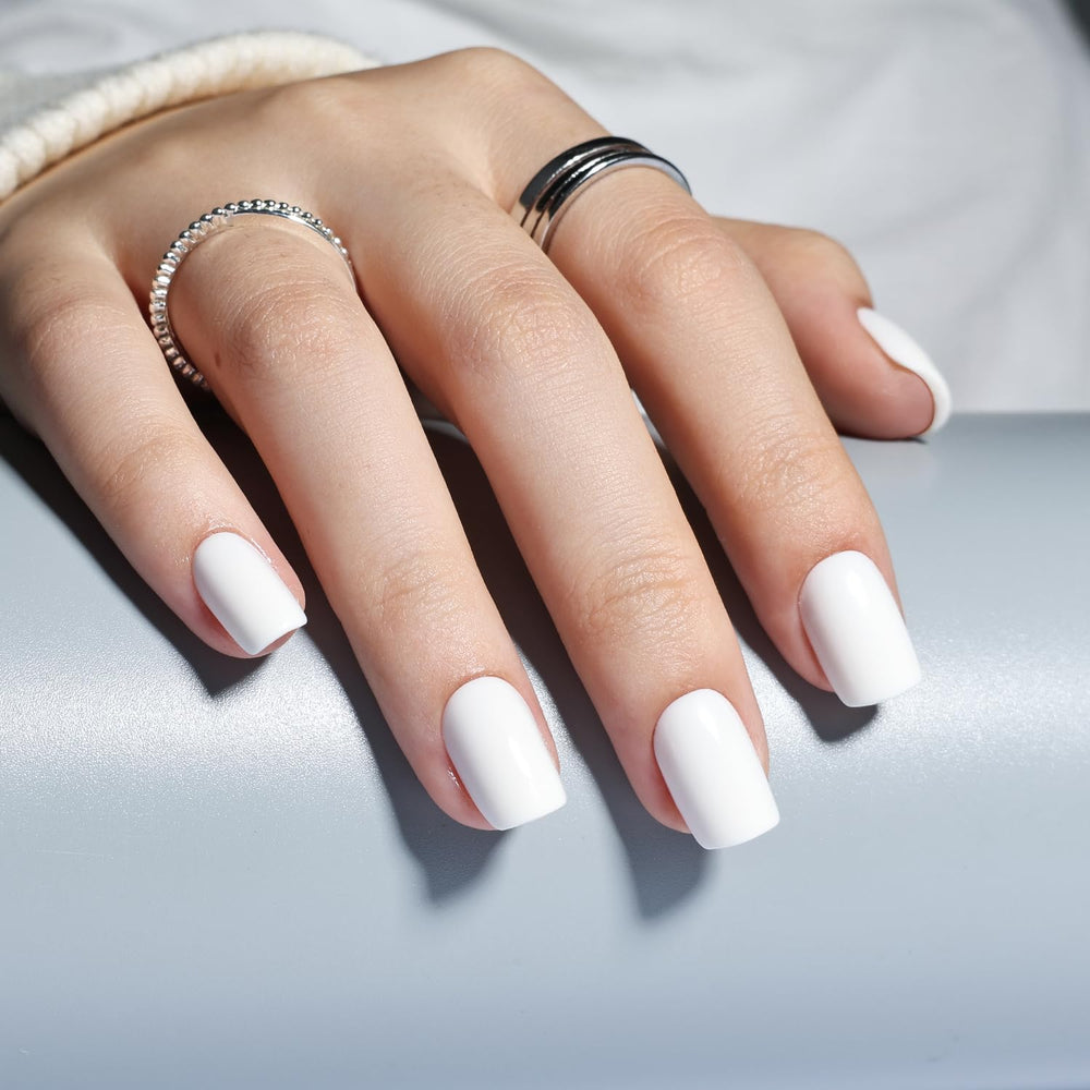 Leefrei close-up of short square nails highlighting flexible acrylic and natural look