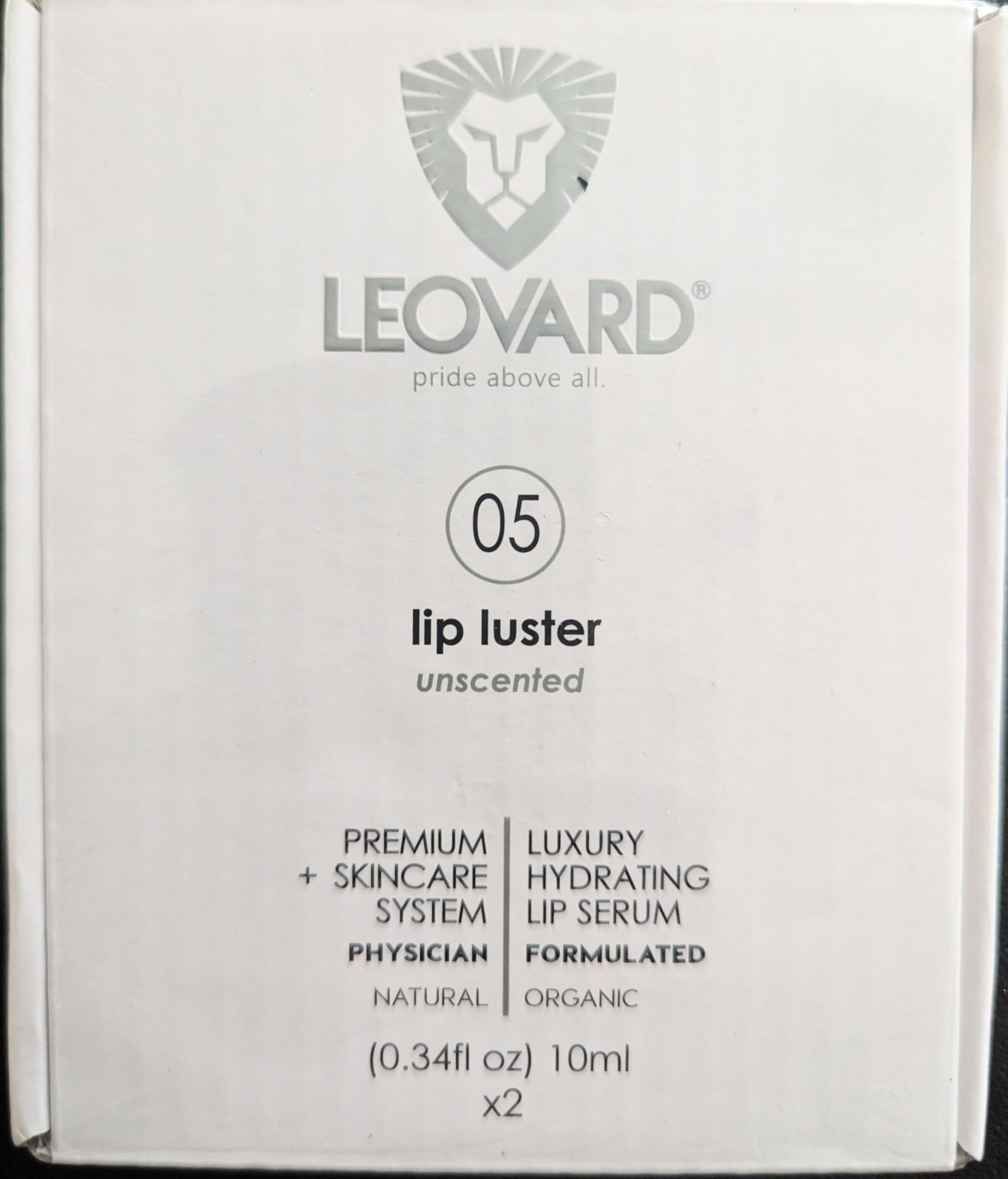 Leovard size comparison next to everyday items showing compact travel-ready design
