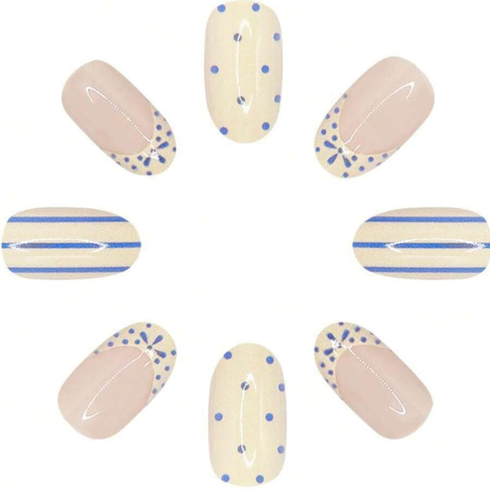 LFAAYYF nails worn on hands at beach scene adding stylish summer flair
